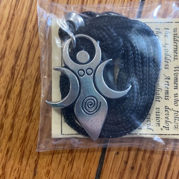 NWT The Moon Goddess Pendant Necklace - Picture 1 of 9